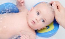 नवजात शिशुओं के स्नान के लिए पानी का तापमान कितना होना चाहिए